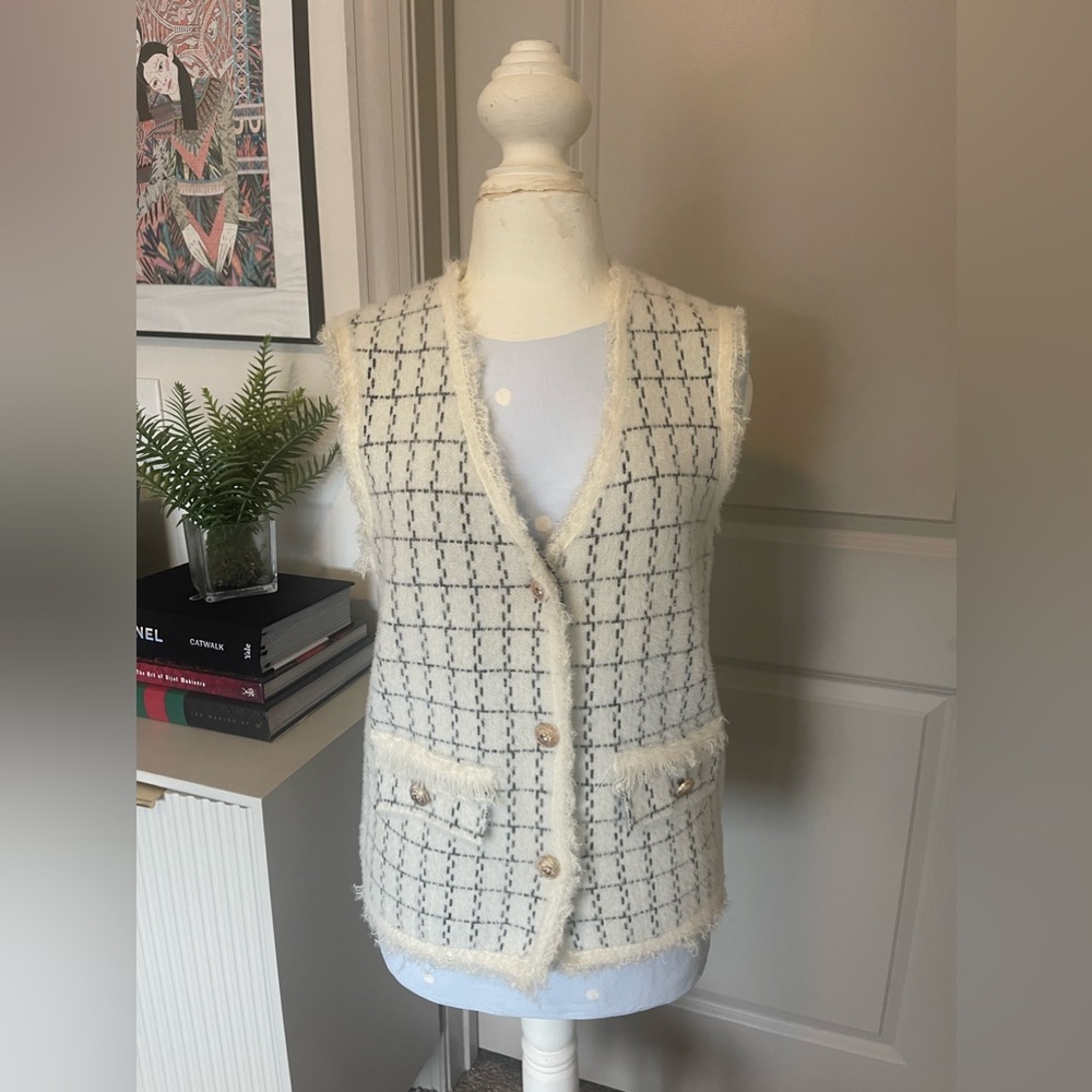 Soft-knit vest, size M/L.